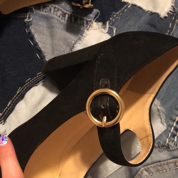 Black and gold heels. - Picture 3 of 5